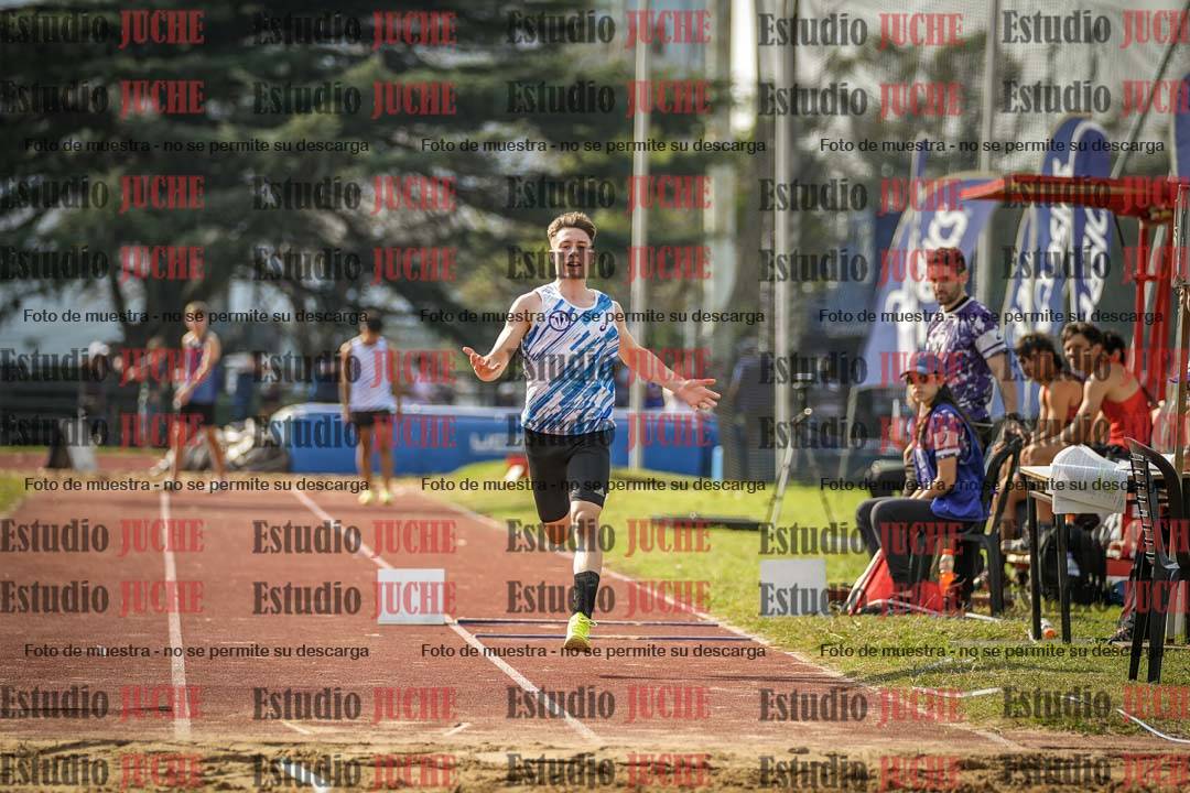 Fotos del salto en largo de varones