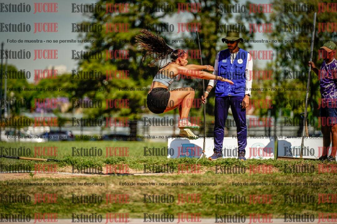 Fotos del salto en largo de mujeres