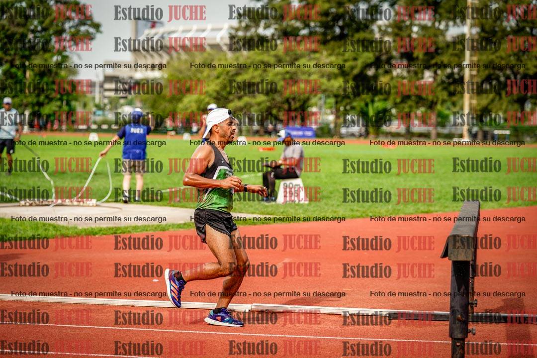 Fotos de los 3000 m con obstáculos de varones