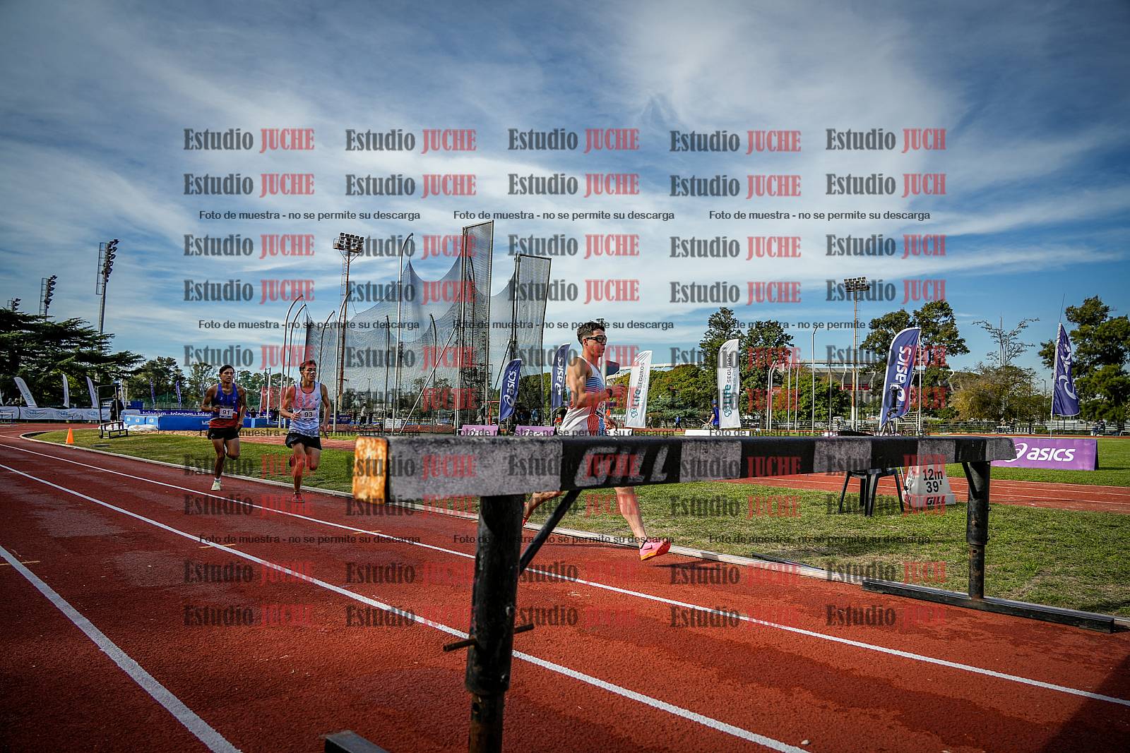 Fotos de los 3000 m con obstáculos de varones