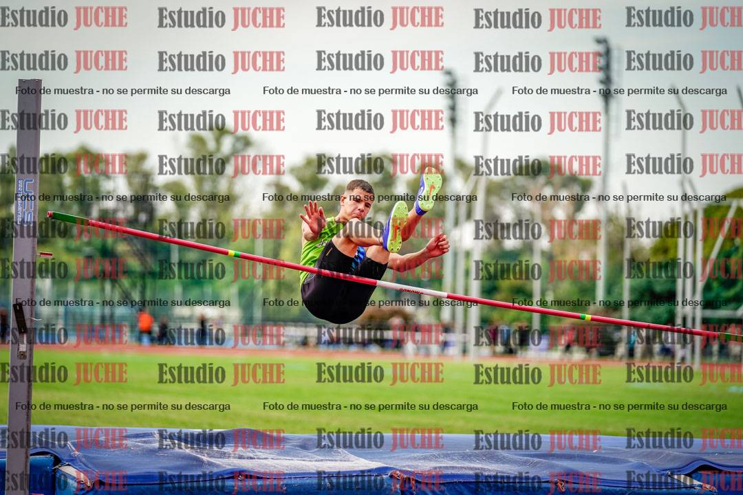 Fotos del salto en alto de mujeres y varones