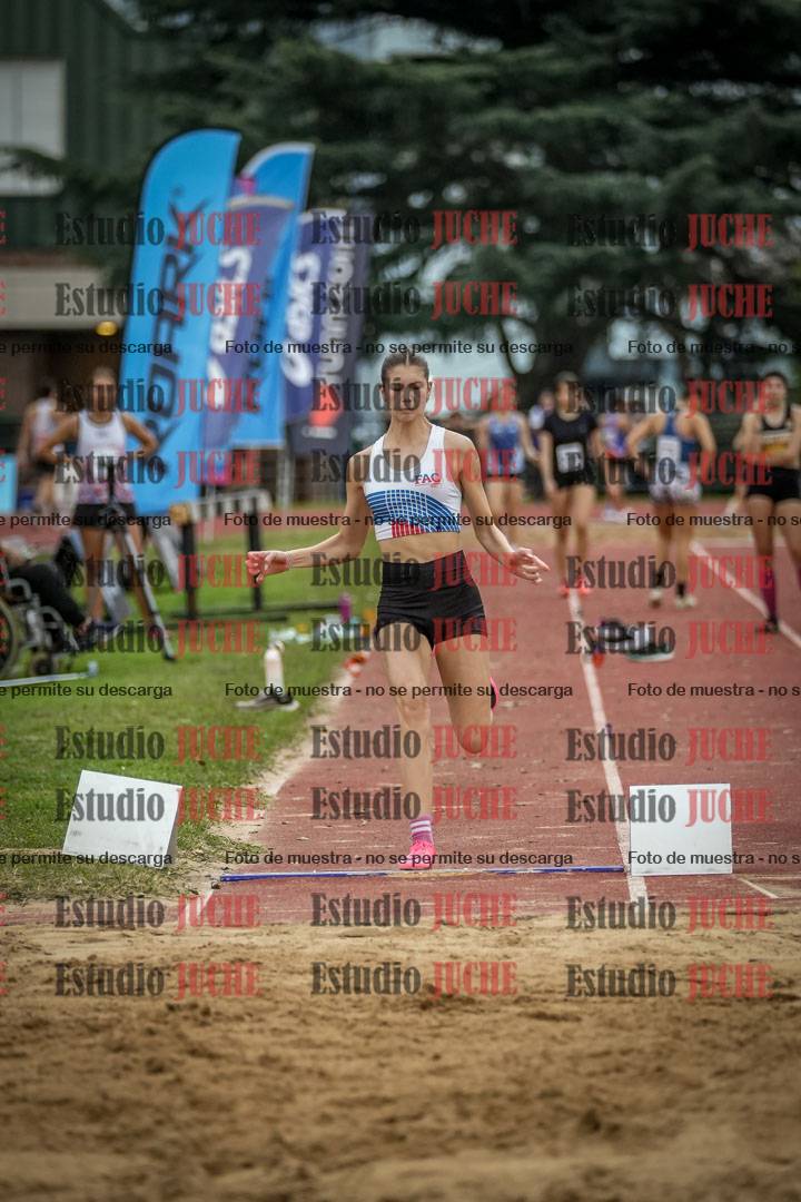 Fotos del salto en largo de mujeres