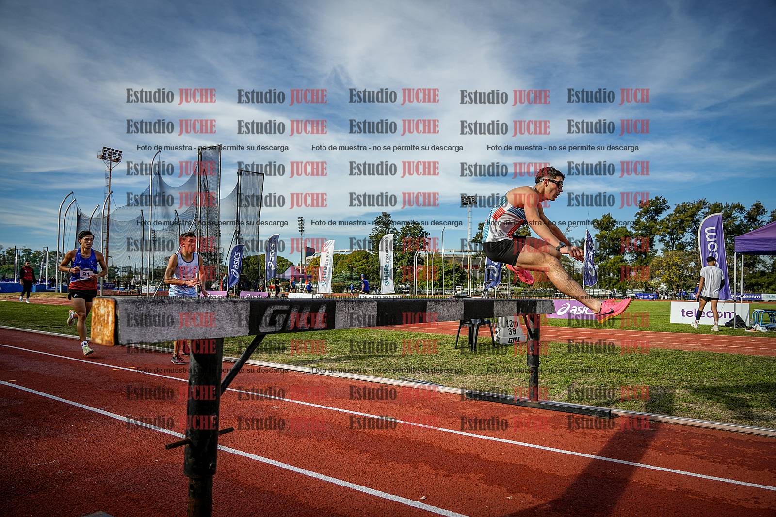 Fotos de los 3000 m con obstáculos de varones