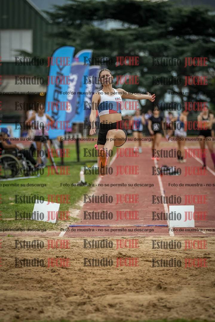 Fotos del salto en largo de mujeres