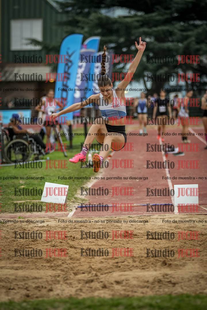 Fotos del salto en largo de mujeres