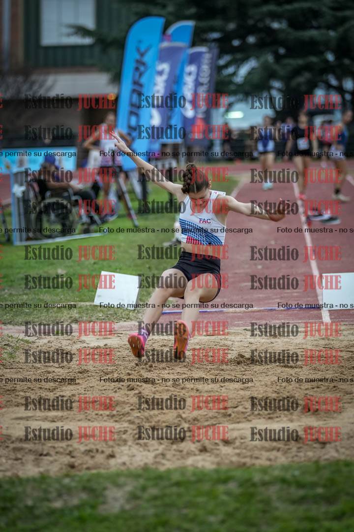 Fotos del salto en largo de mujeres