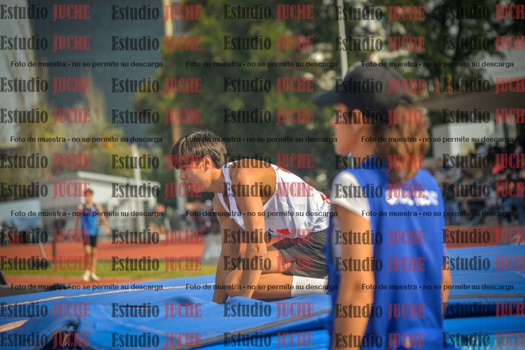 Fotos del salto con garrocha de varones - decatlón 8