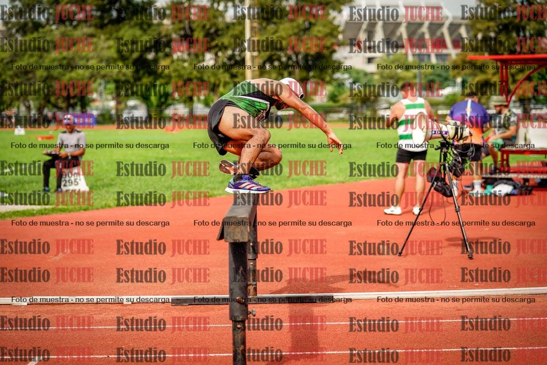 Fotos de los 3000 m con obstáculos de varones
