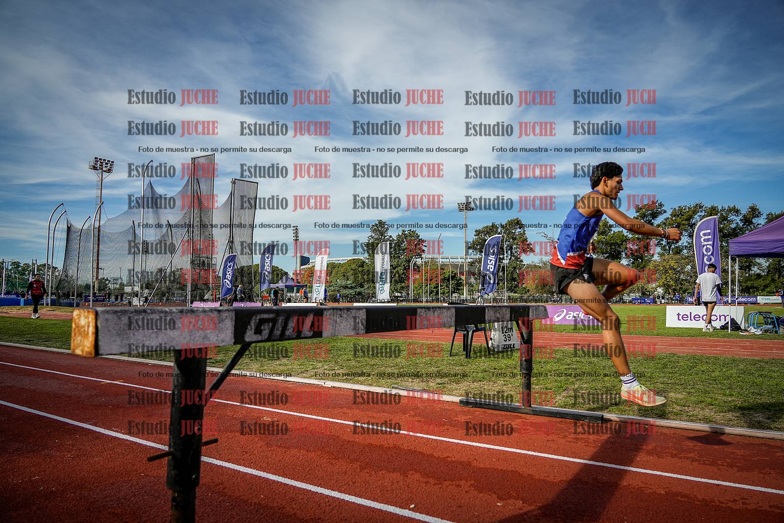 Fotos de los 3000 m con obstáculos de varones