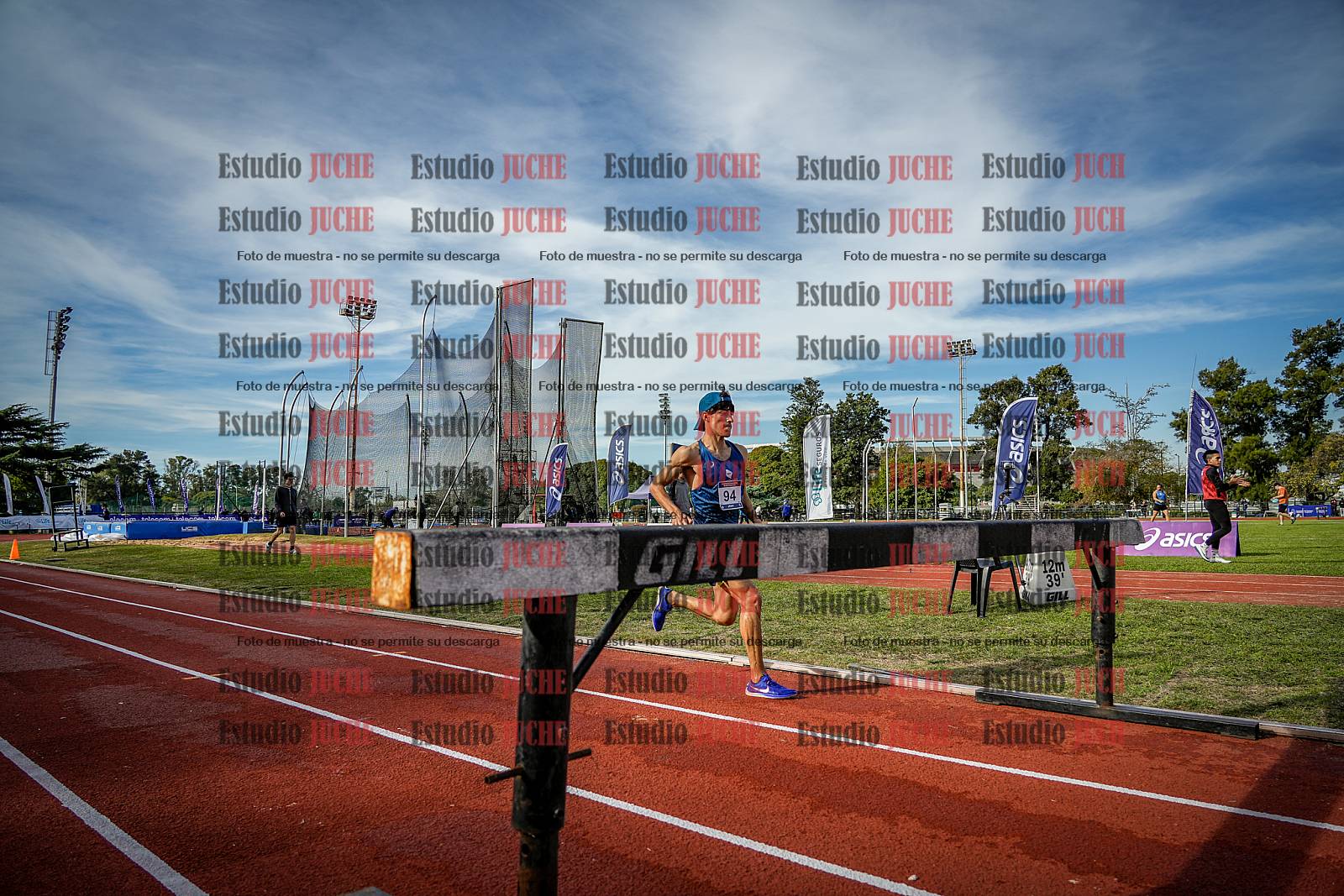 Fotos de los 3000 m con obstáculos de varones