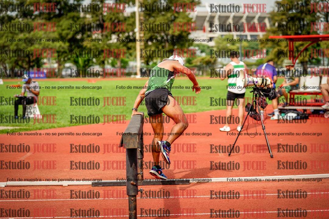 Fotos de los 3000 m con obstáculos de varones