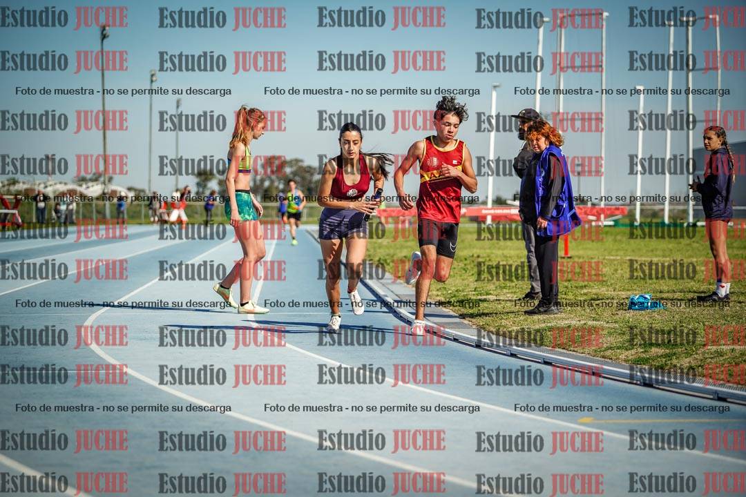 Fotos de las postas 8x300 m mixtas