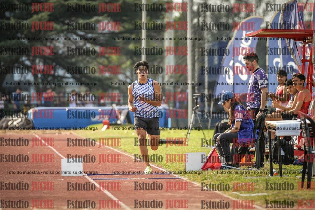 Fotos del salto en largo de varones