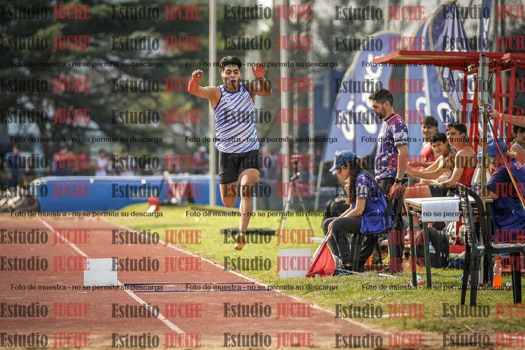 Fotos del salto en largo de varones