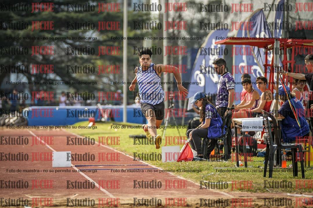Fotos del salto en largo de varones