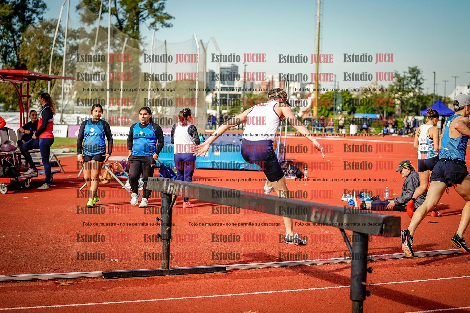 Fotos de los 3000 m con obstáculos de varones
