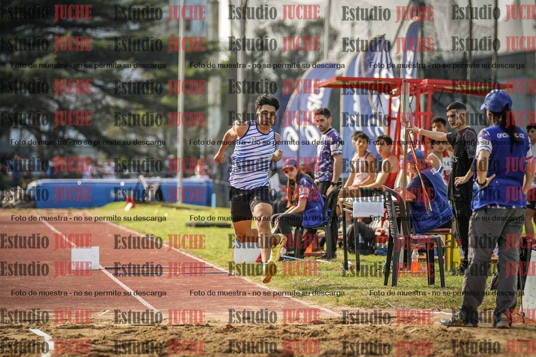 Fotos del salto en largo de varones