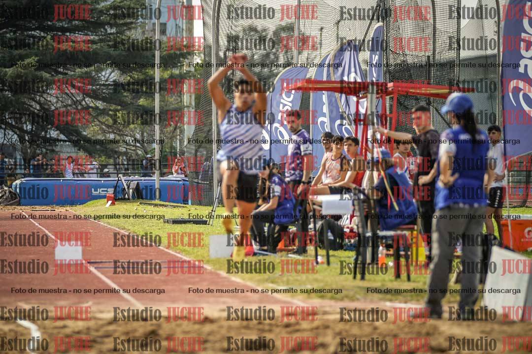 Fotos del salto en largo de varones