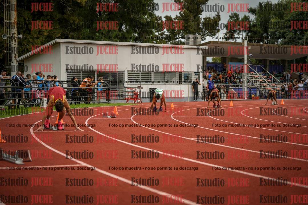 Fotos de los 400 m llanos de varones
