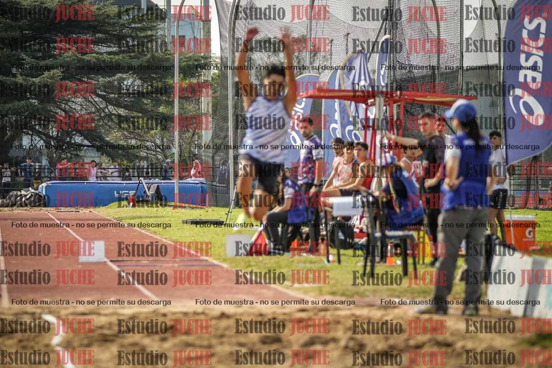 Fotos del salto en largo de varones