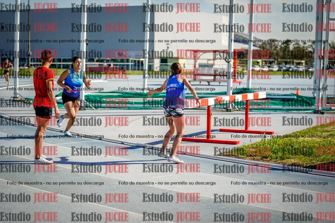 Fotos de las postas 8x300 m mixtas