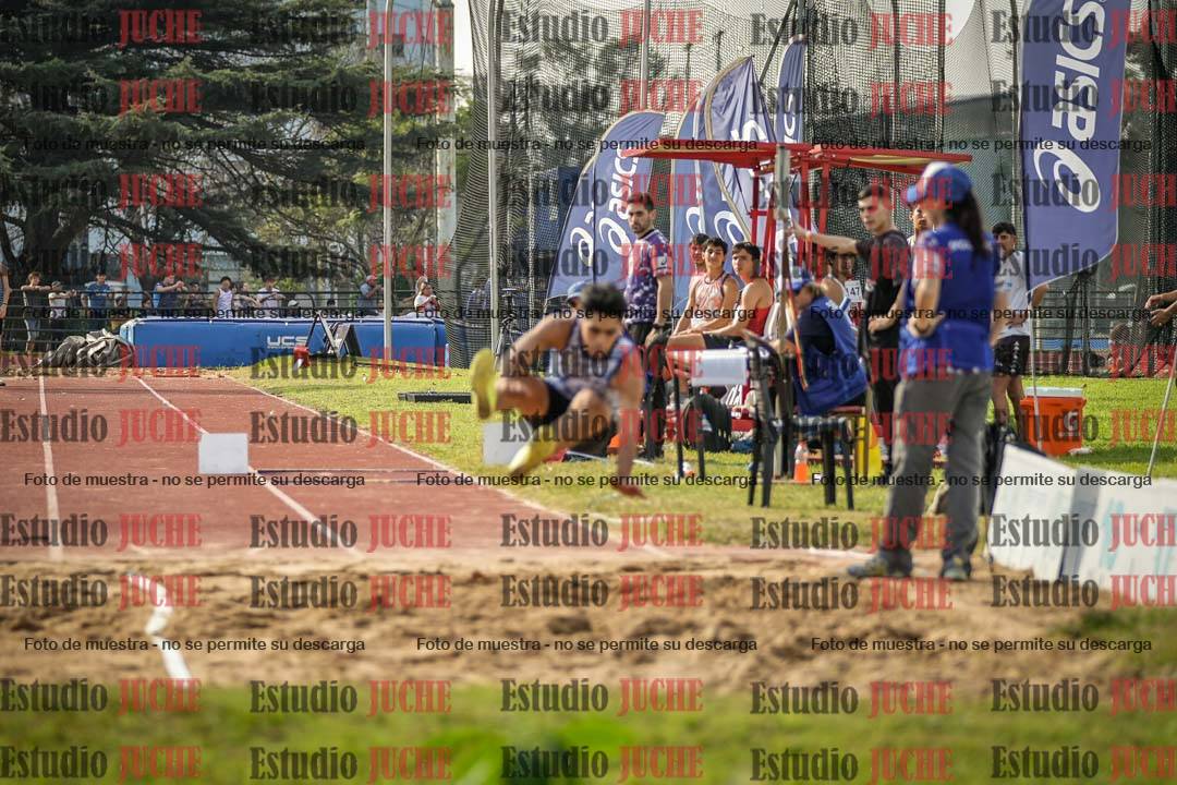 Fotos del salto en largo de varones