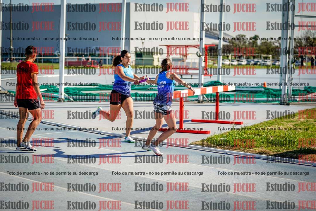 Fotos de las postas 8x300 m mixtas