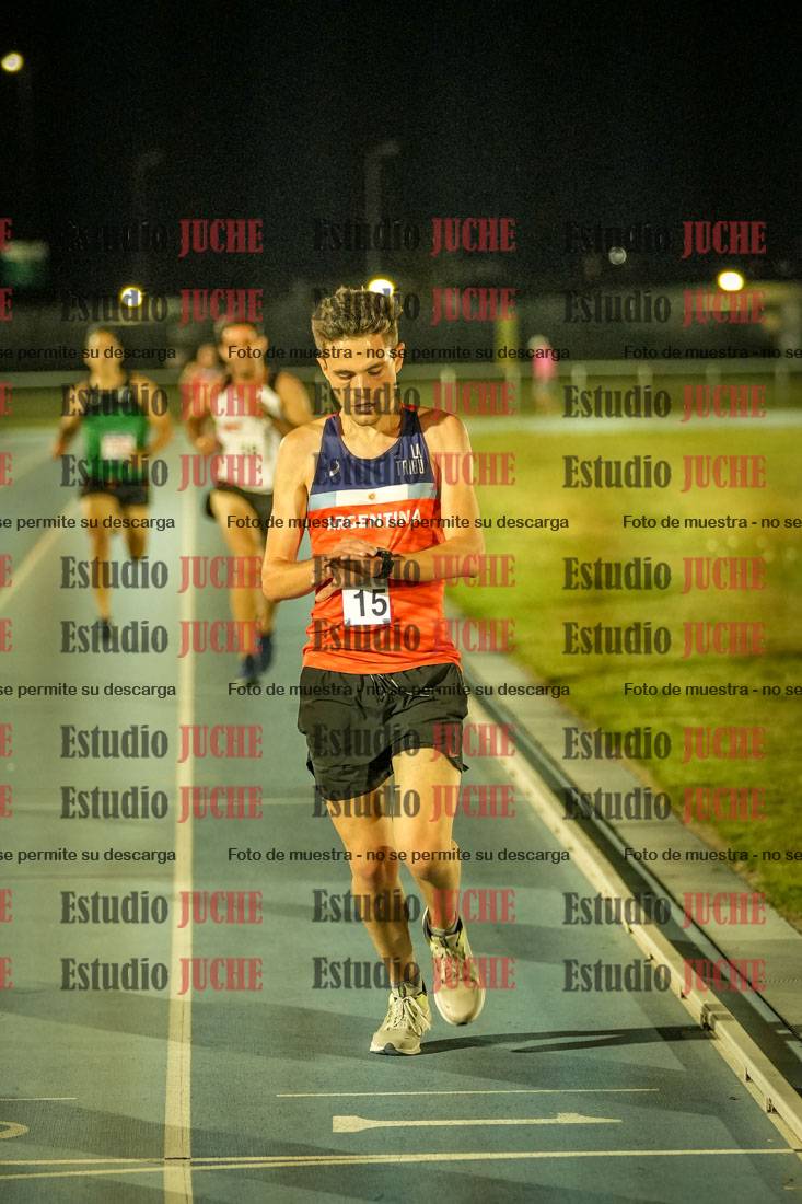 Fotos de los 3000 m llanos de varones