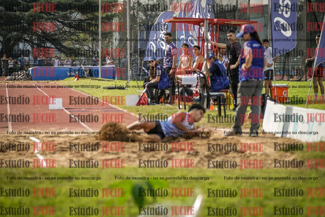 Fotos del salto en largo de varones