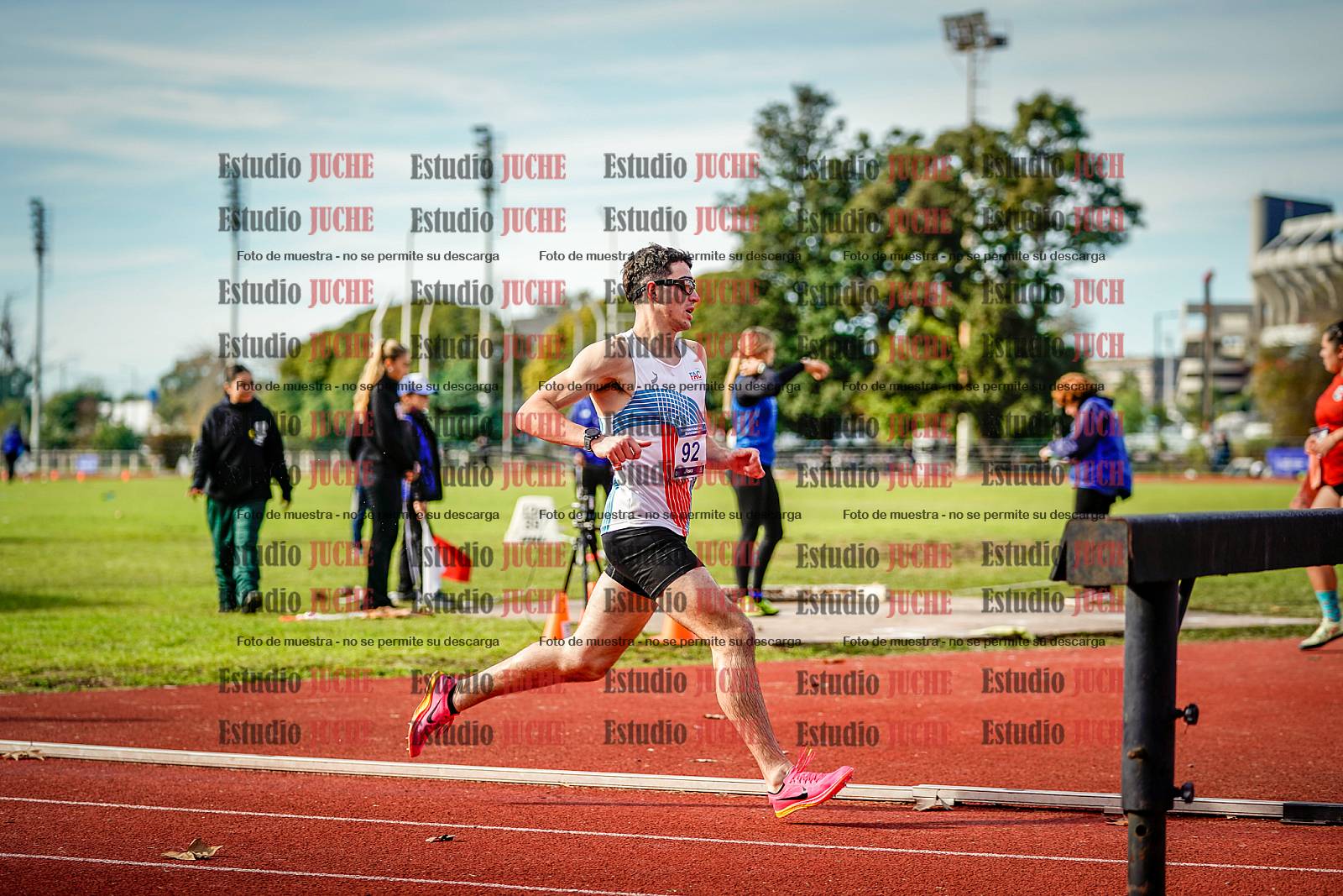 Fotos de los 3000 m con obstáculos de varones