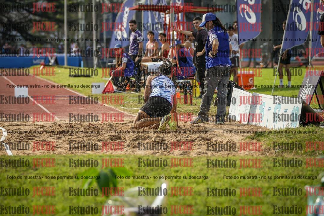 Fotos del salto en largo de varones