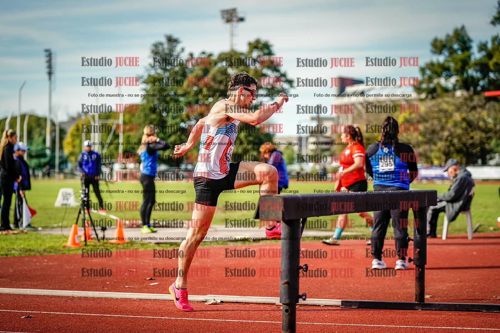 Fotos de los 3000 m con obstáculos de varones