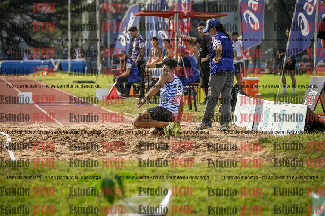 Fotos del salto en largo de varones