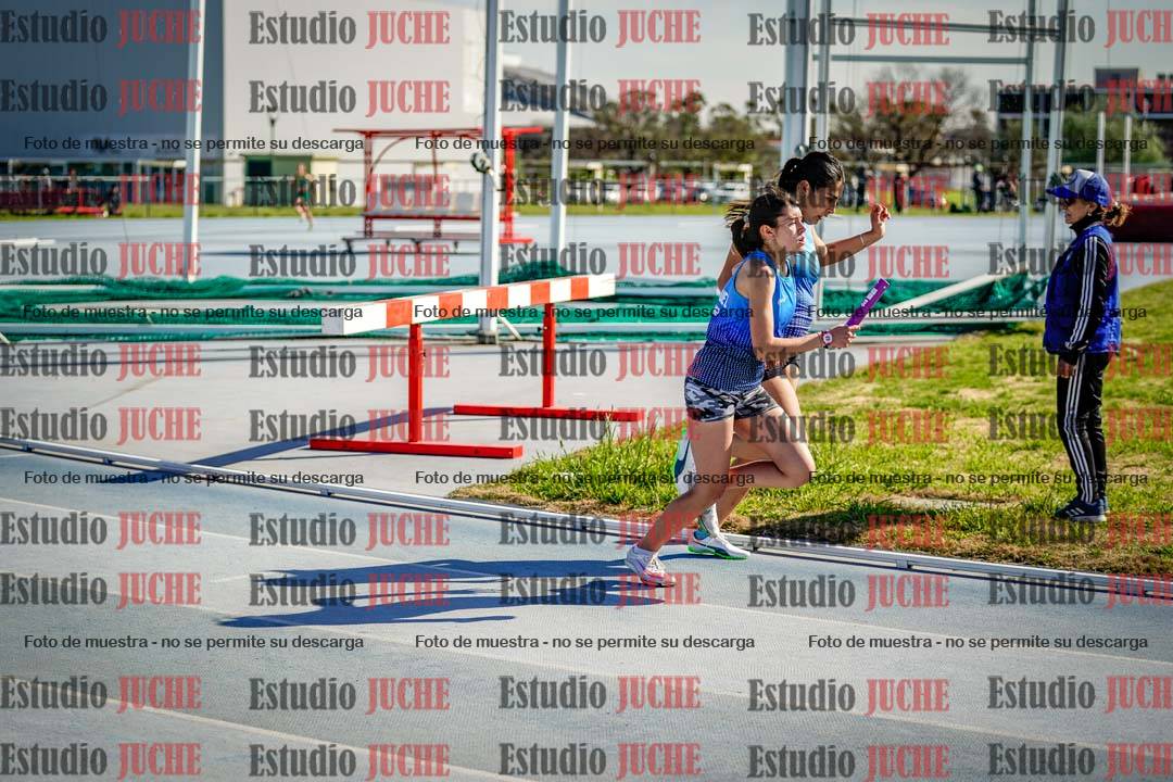 Fotos de las postas 8x300 m mixtas