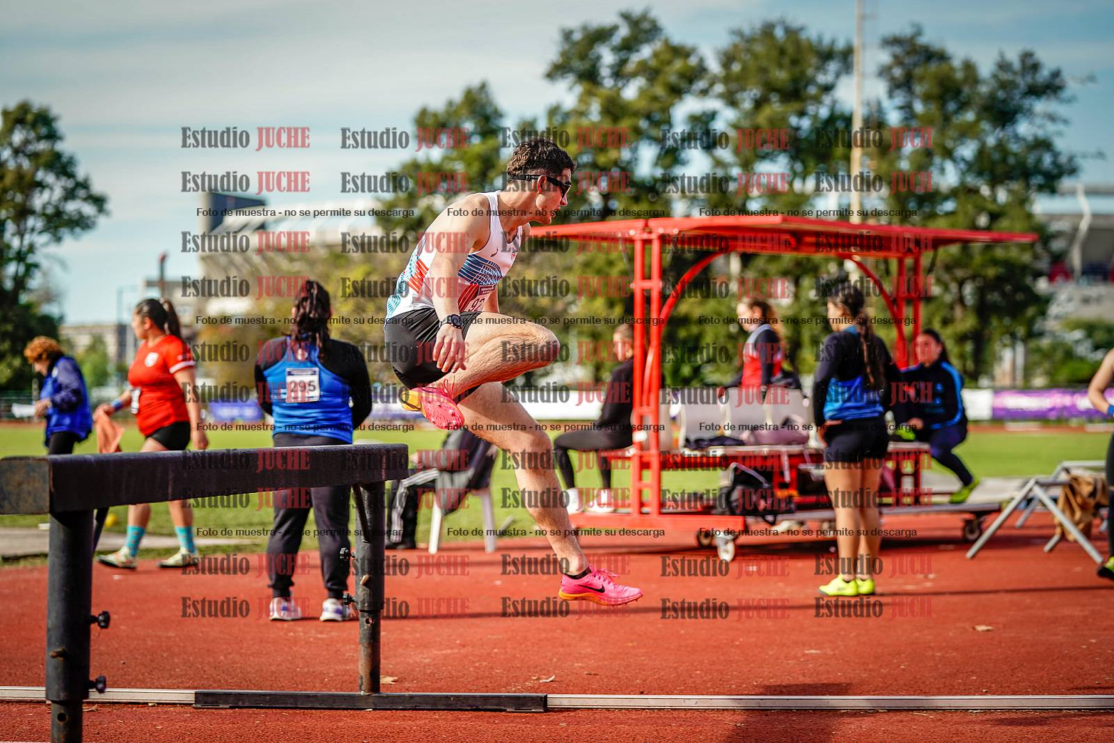 Fotos de los 3000 m con obstáculos de varones