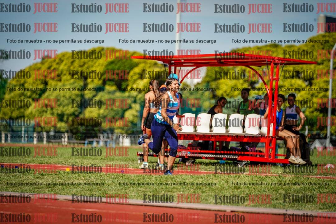 Fotos del salto en largo de mujeres