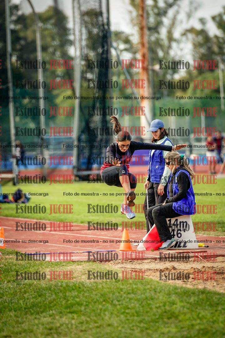 Fotos del salto en largo de mujeres