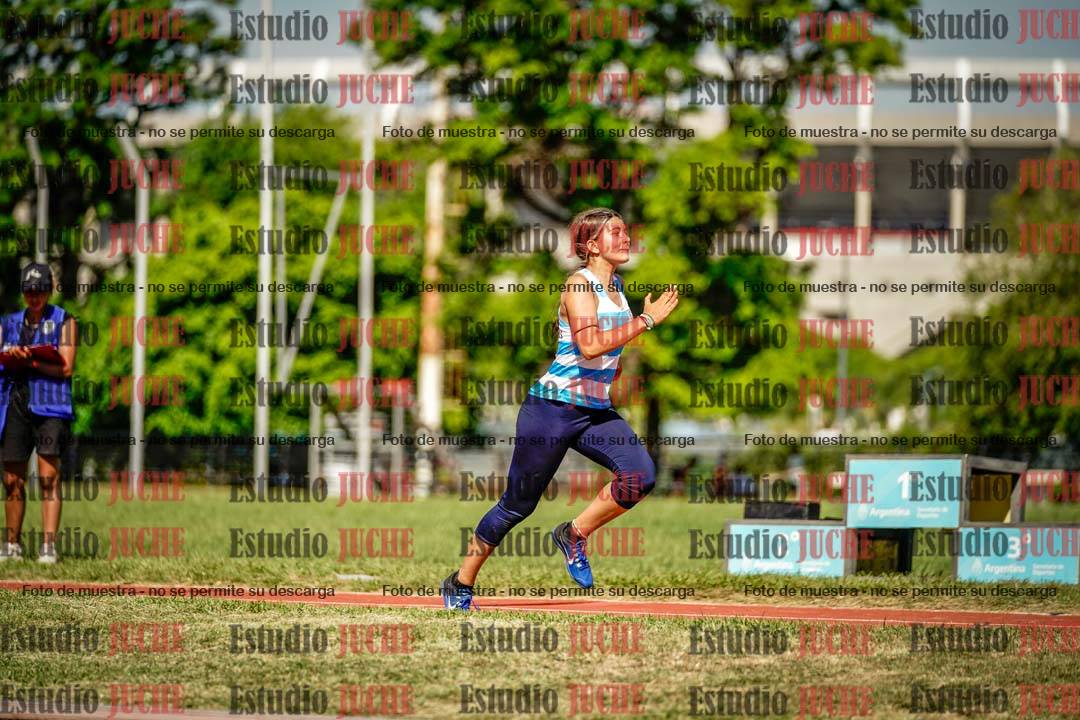 Fotos del salto en largo de mujeres