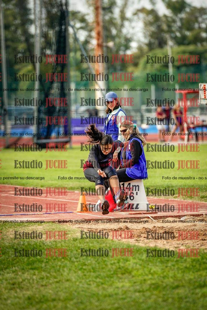 Fotos del salto en largo de mujeres