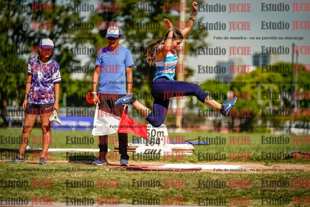 Fotos del salto en largo de mujeres