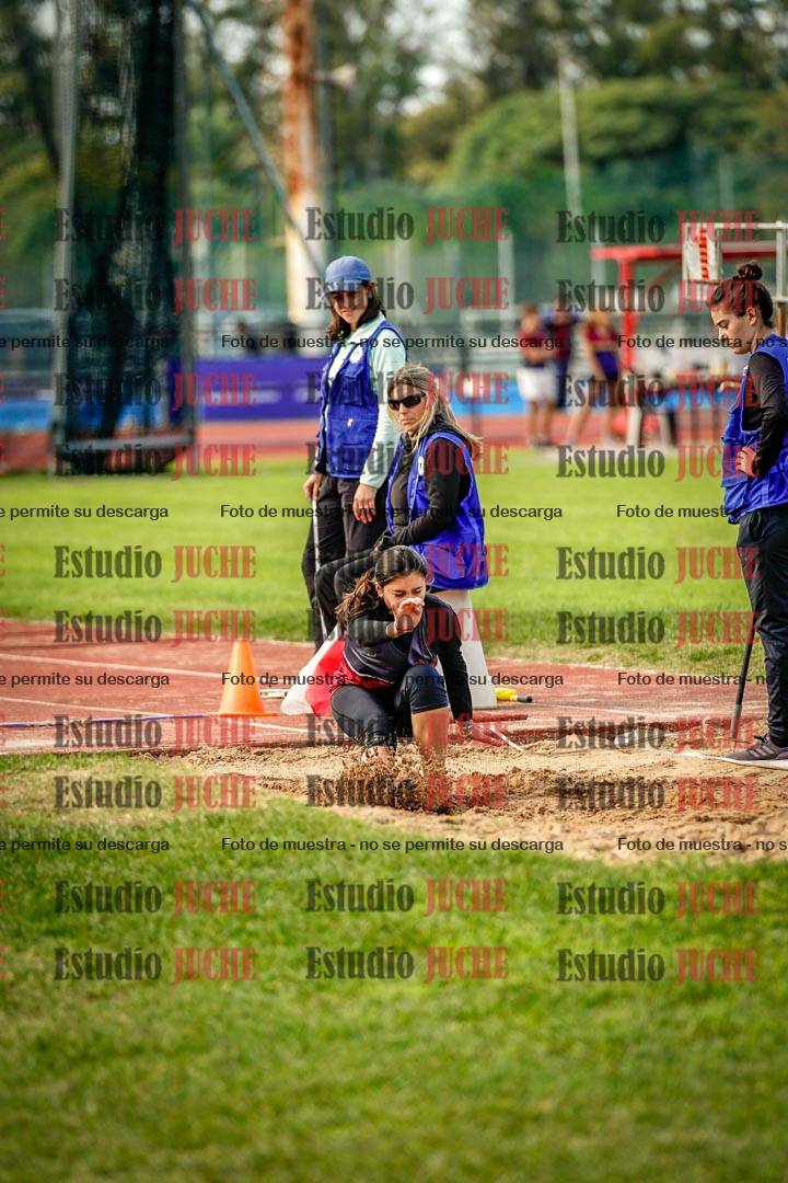 Fotos del salto en largo de mujeres