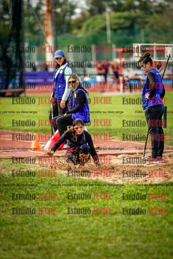 Fotos del salto en largo de mujeres