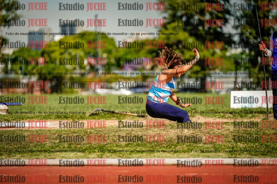 Fotos del salto en largo de mujeres