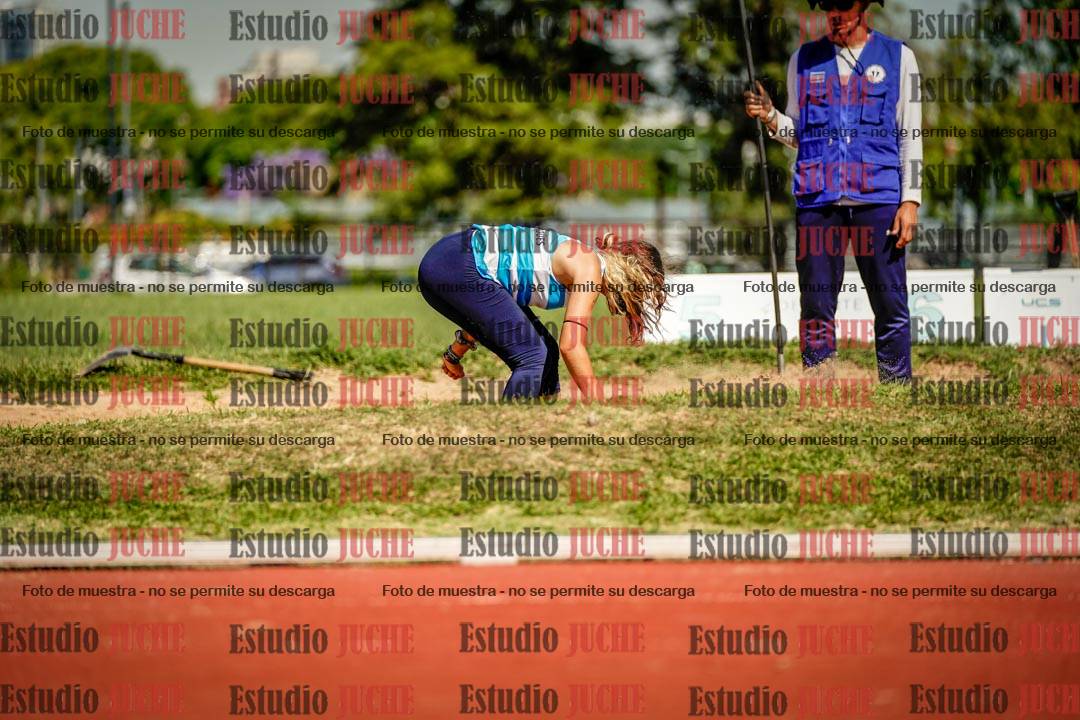 Fotos del salto en largo de mujeres