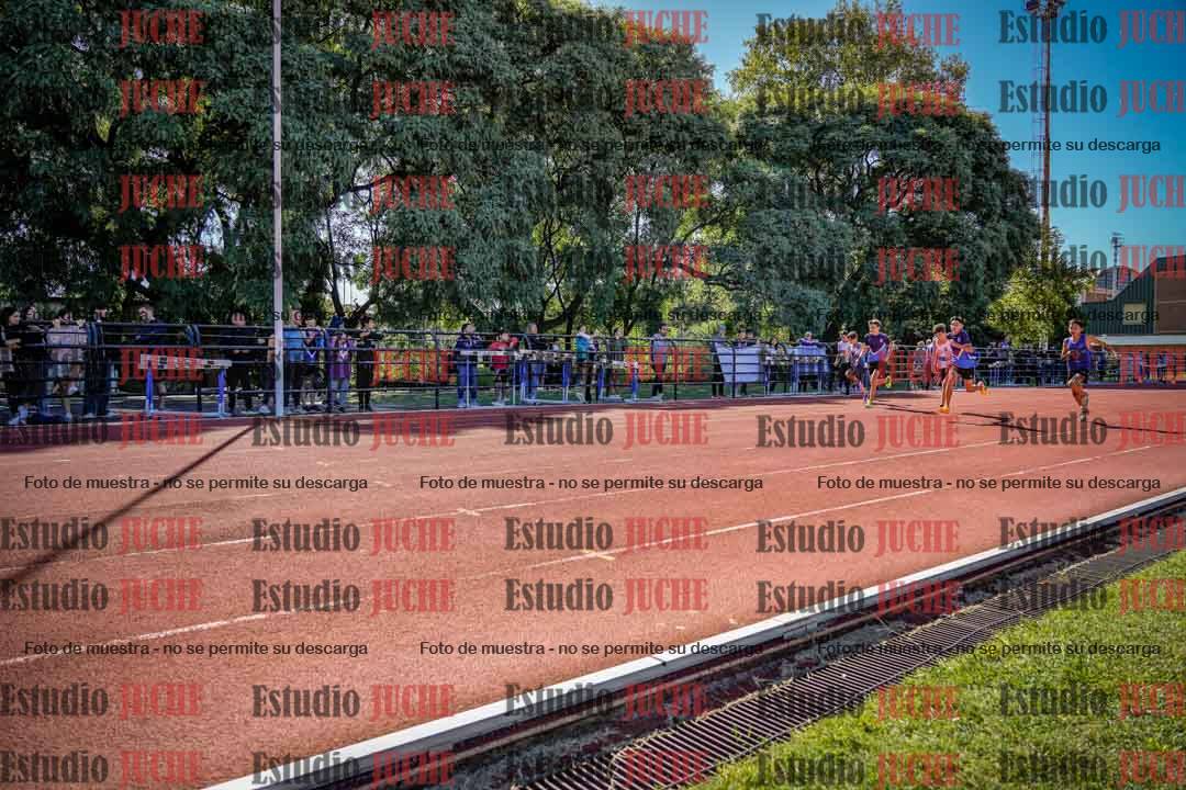 Fotos de los 80 m de varones