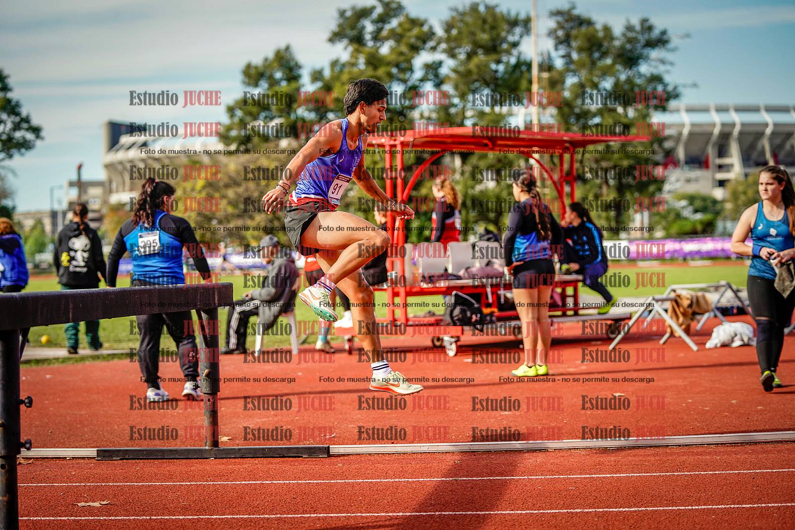 Fotos de los 3000 m con obstáculos de varones