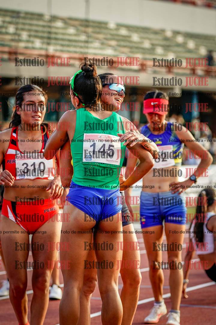 Fotos de algunos extras y podios del día 1