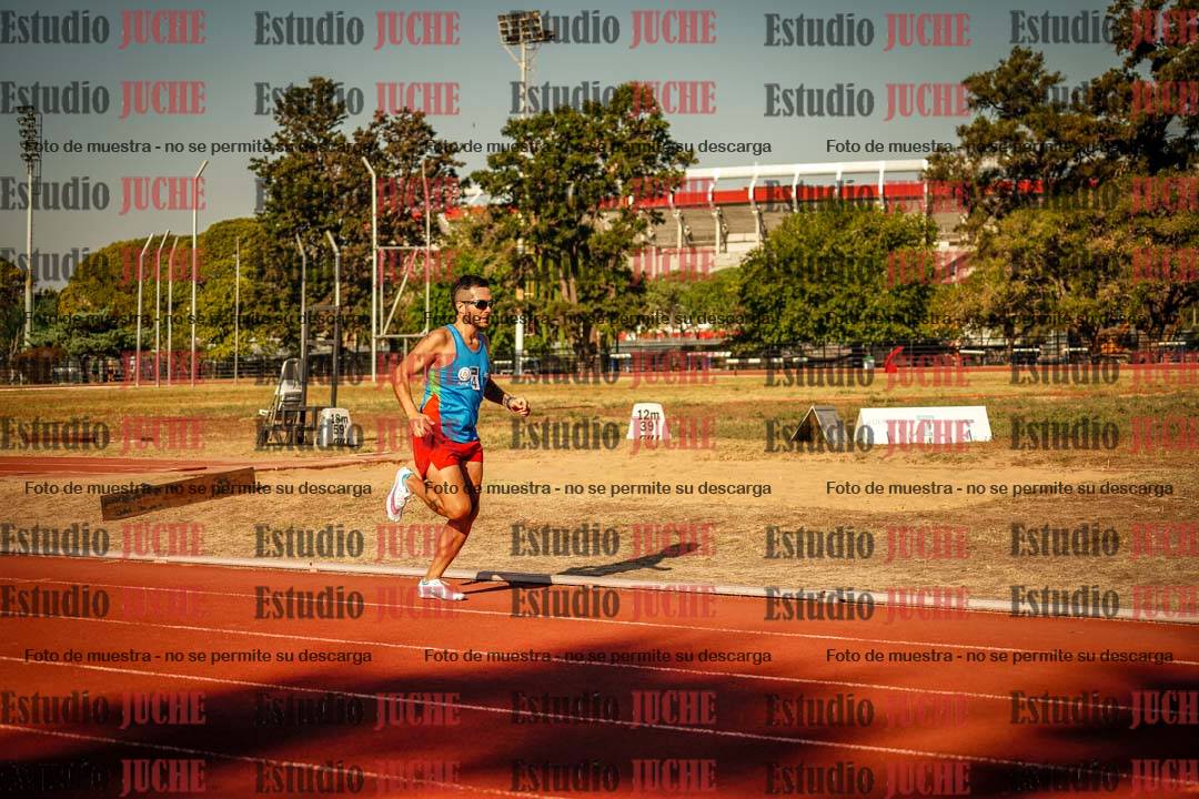 Fotos de los 800 m llanos de varones