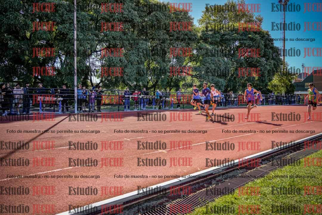 Fotos de los 80 m de varones