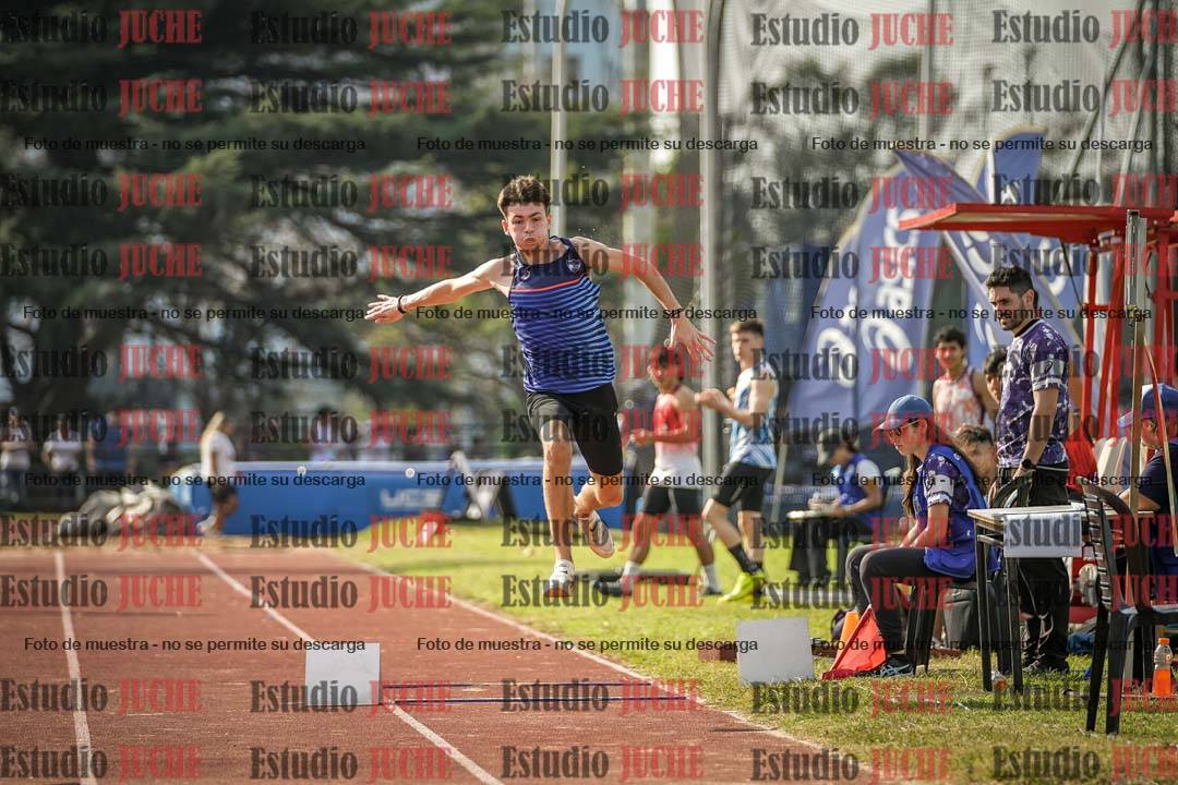 Fotos del salto en largo de varones
